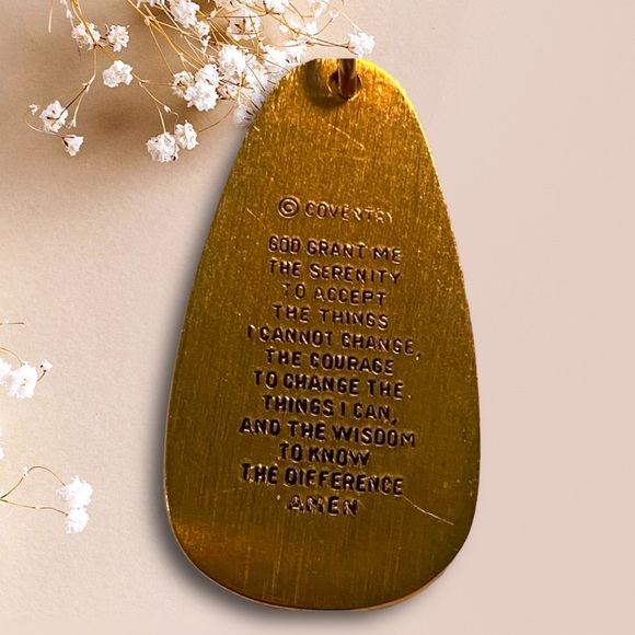 Vintage Sarah Coventry Gold Toned Serenity Prayer Medal Pendant - Picture 2 of 4